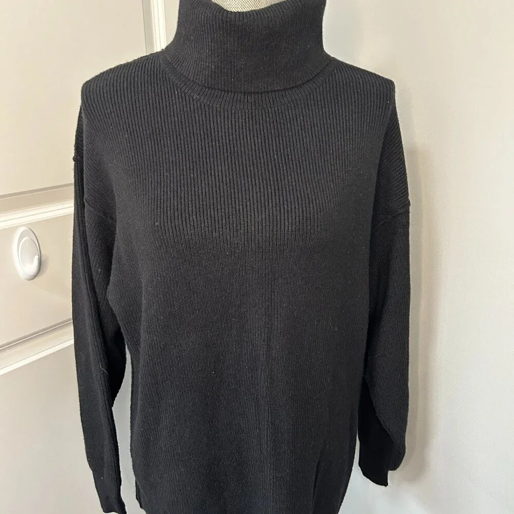 Free People Black softly Structured Knit Tunic Size S/P EUC